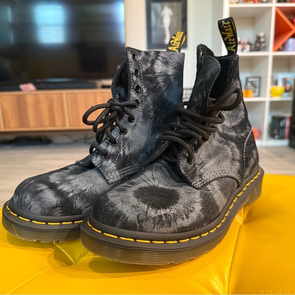 Dr. Martens 1460 Pascal Boots Women's 6 Tie-Dye Black Suede Black Y2K - Picture 1 of 6